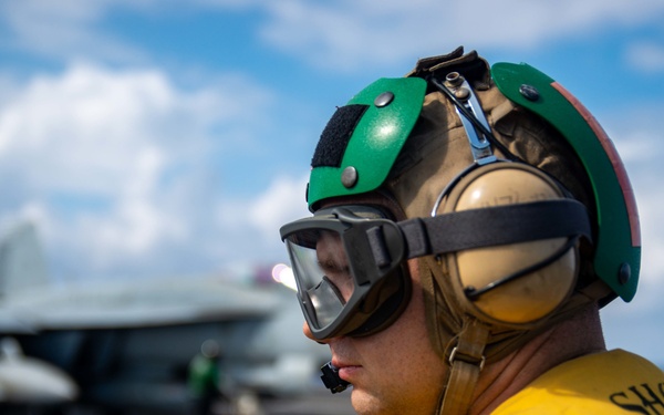 USS Ronald Reagan (CVN 76) conducts flight operations