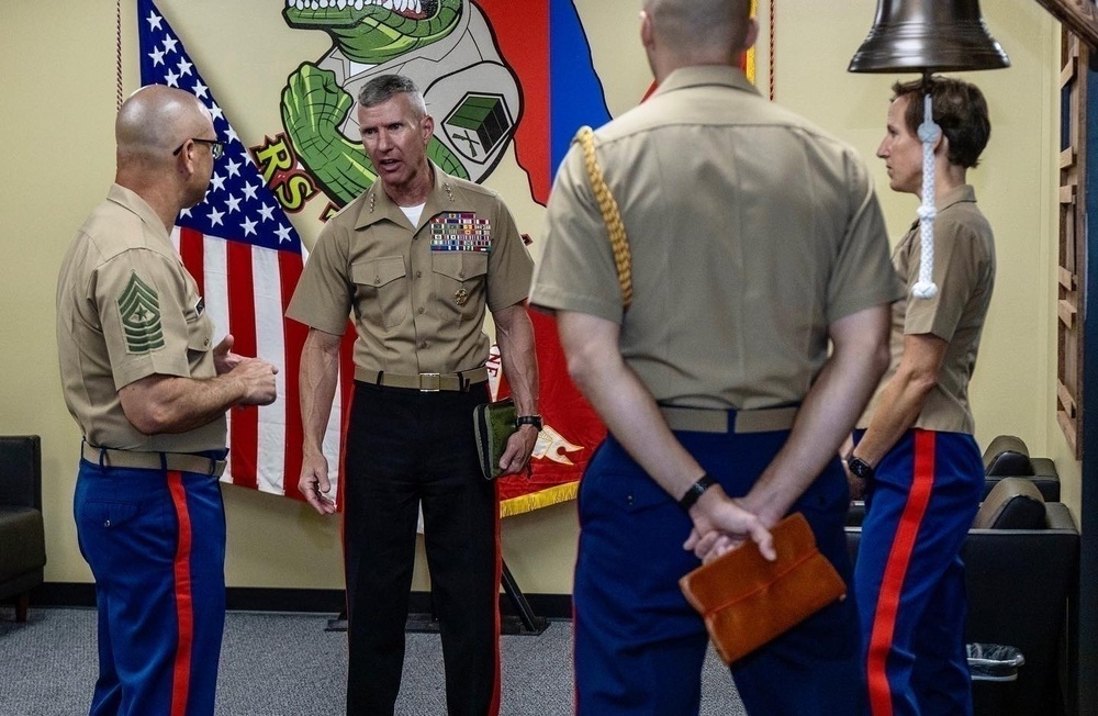 Assistant Commandant of the Marine Corps visits Recruiting Station Tampa