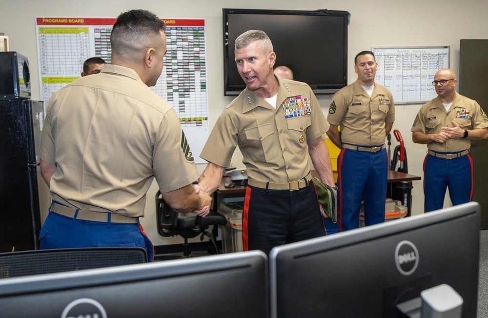 Assistant Commandant of the Marine Corps visits Recruiting Station Tampa