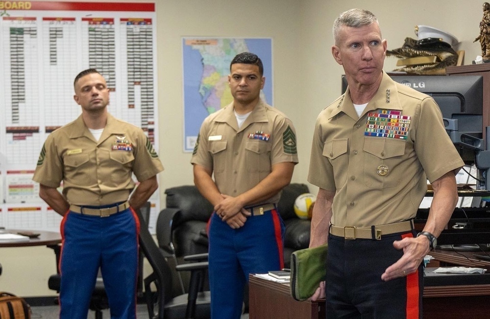 Assistant Commandant of the Marine Corps visits Recruiting Station Tampa