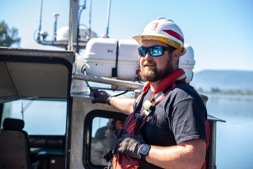 Corps' Essayons performs emergency dredging near Longview, WA