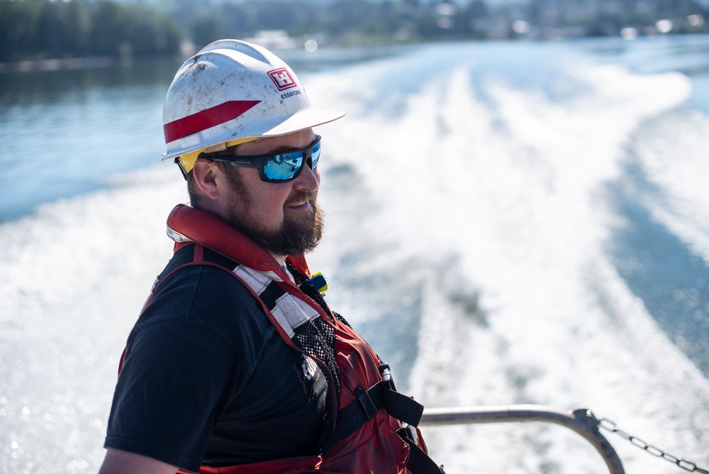 Corps' Essayons performs emergency dredging near Longview, WA