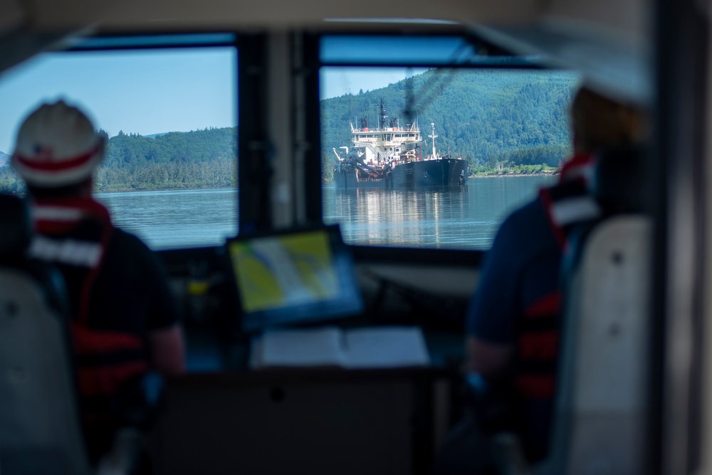 Corps' Essayons performs emergency dredging near Longview, WA