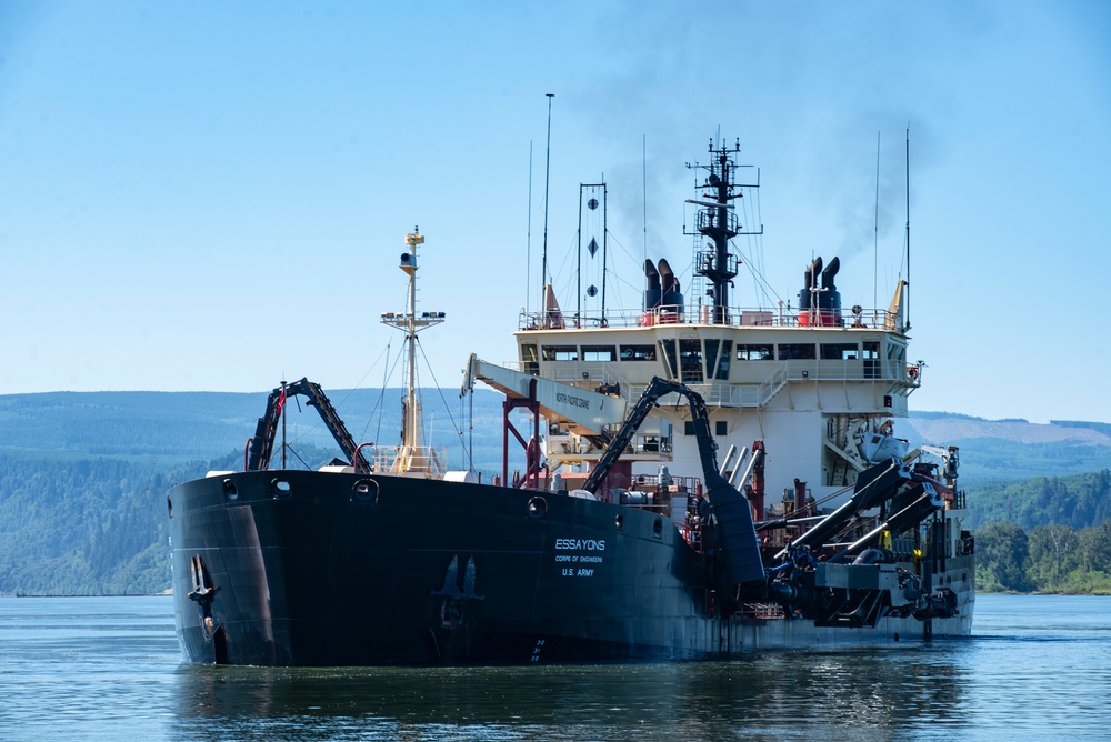 Corps' Essayons performs emergency dredging near Longview, WA