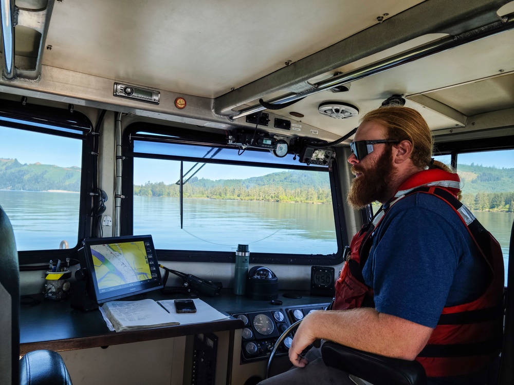 Corps' Essayons performs emergency dredging near Longview, WA