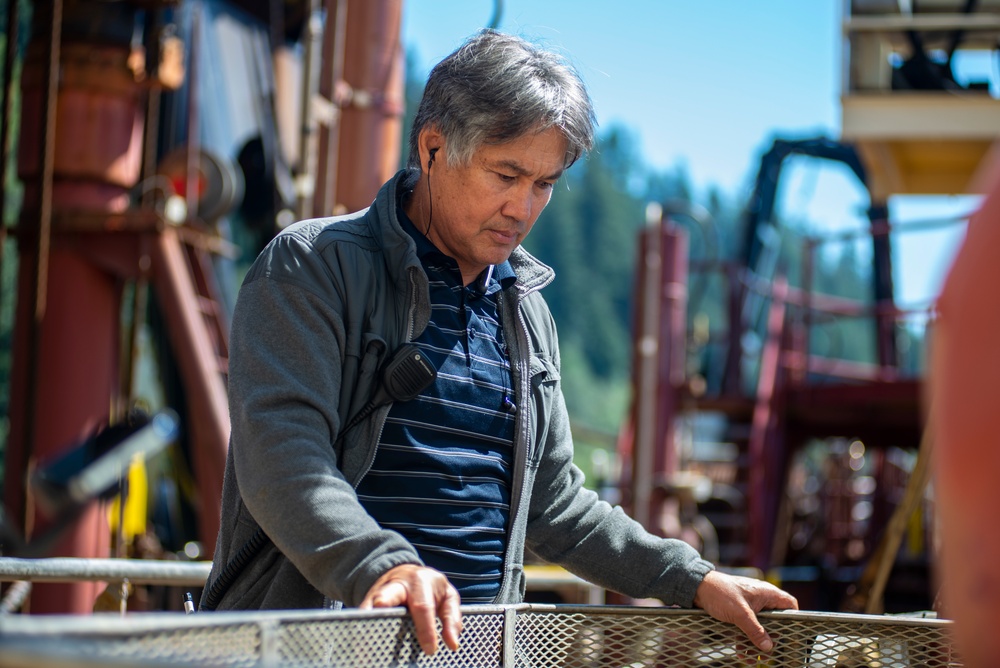 Corps' Essayons performs emergency dredging near Longview, WA