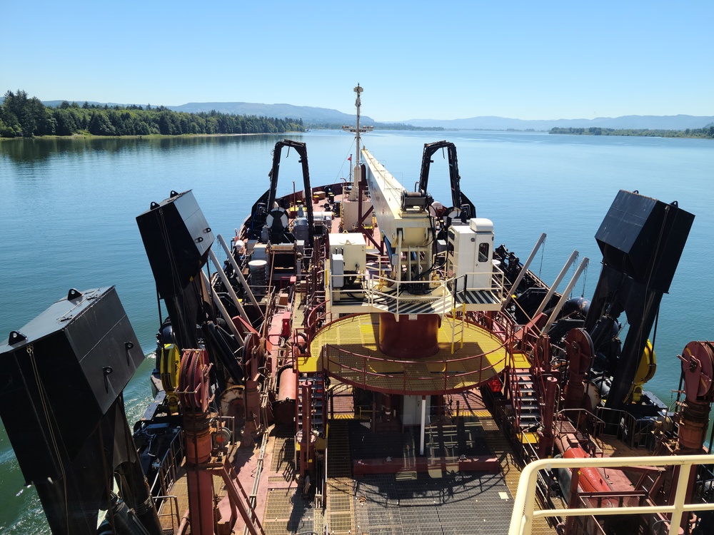 Corps' Essayons performs emergency dredging near Longview, WA