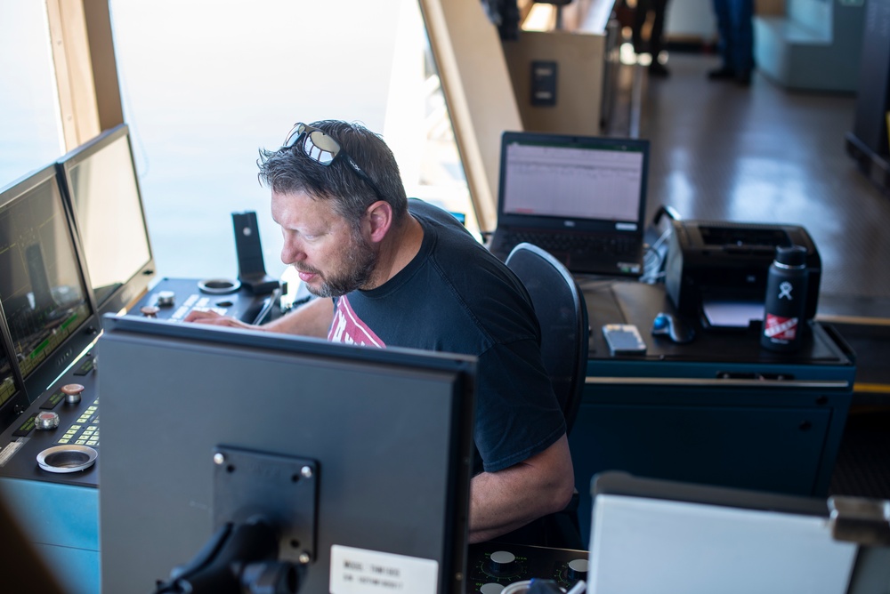 Corps' Essayons performs emergency dredging near Longview, WA