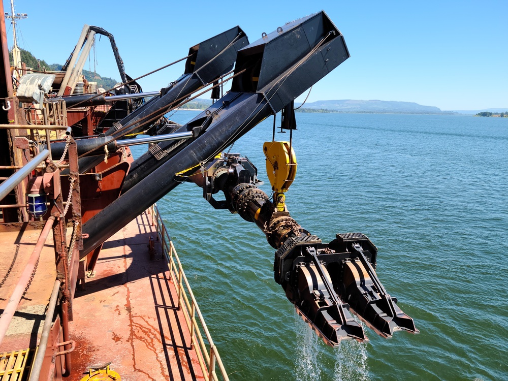 Corps' Essayons performs emergency dredging near Longview, WA