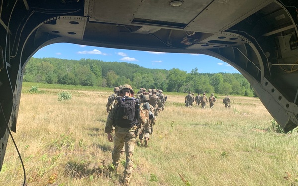 Delta Company, 1st General Support Aviation Battalion, 111th Aviation Regiment, Florida Army National Guard arrive in the field