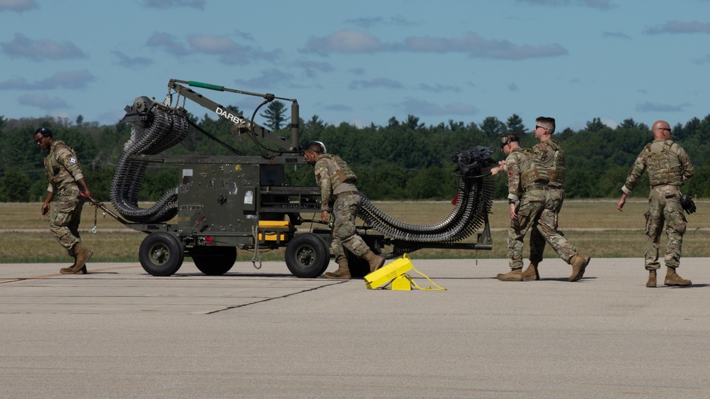 Army and Airforce collaborate during Refueling and Rearming during Northern Strike 22-2