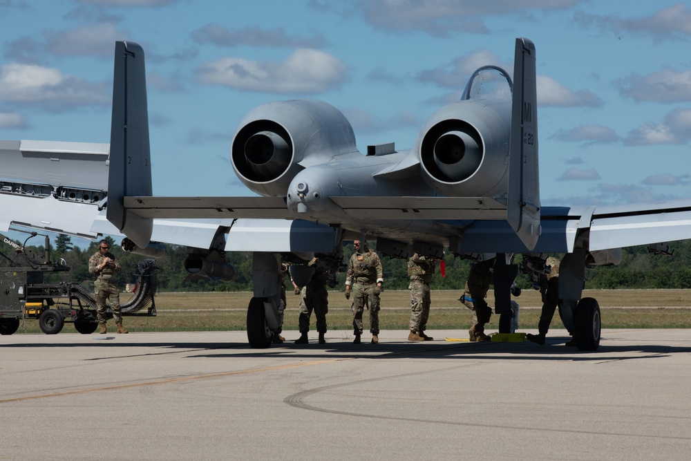 Army and Airforce collaborate during Refueling and Rearming during Northern Strike 22-2