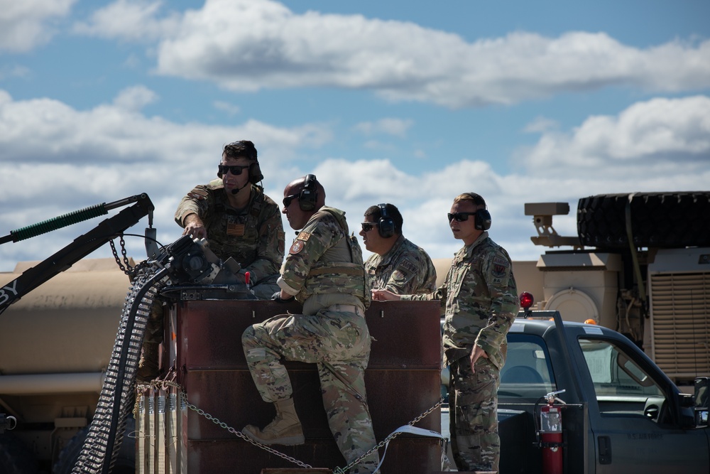 Army and Airforce collaborate during Refueling and Rearming during Northern Strike 22-2