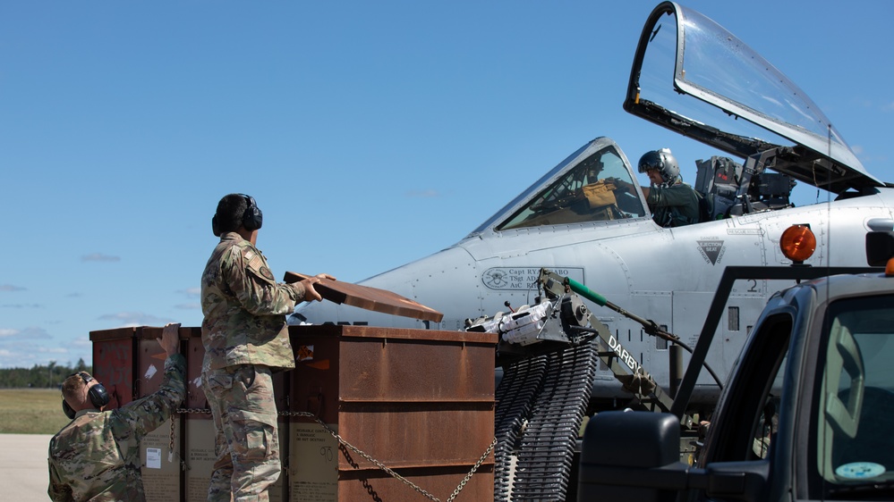 Army and Airforce collaborate during Refueling and Rearming during Northern Strike 22-2