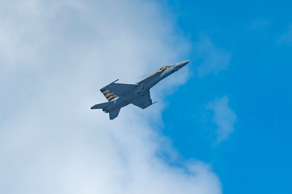 F/A-18E Super Hornet Flies Overhead