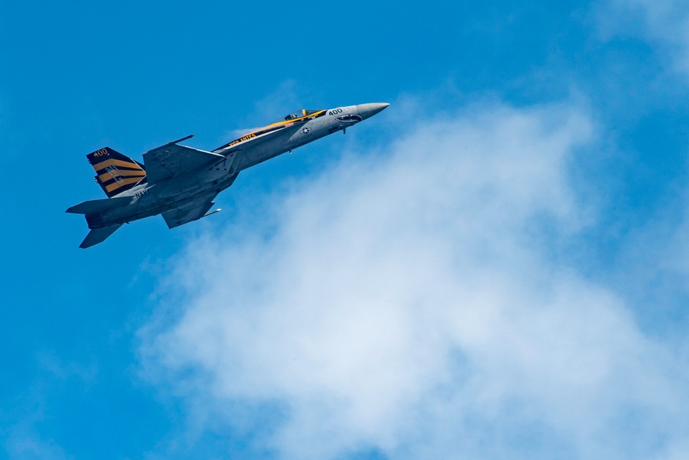 F/A-18E Super Hornet Flies Overhead