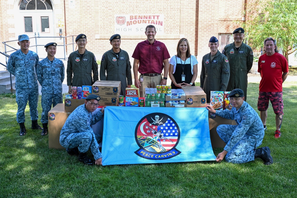 428th Fighter Squadron, RSAF members donate food to community