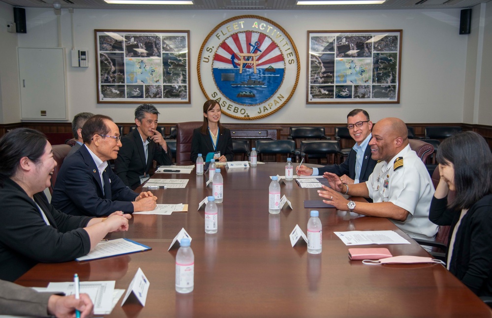 Sasebo City Mayor visits CFAS