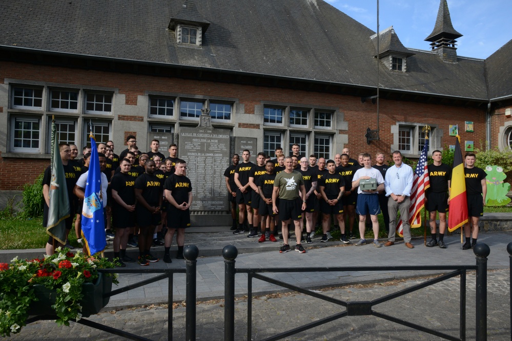 Commemorative run USAG Benelux Soldiers to Chievres city hall
