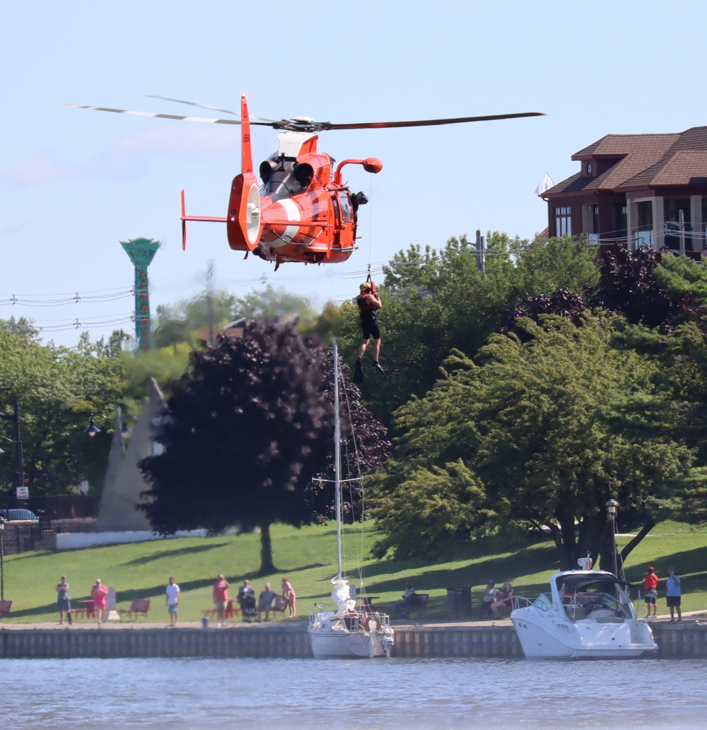 Search and rescue demonstration highlights Coast Guard service at 2022 Grand Haven Coast Guard Festival