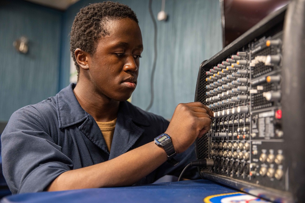 USS Chancellorsville Conducts Routine Operations