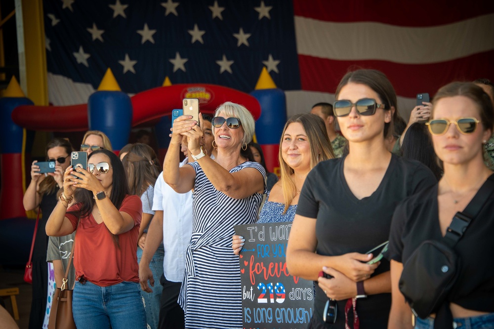 Family and Friends watch HSM-71 land on Naval Air Station North Island