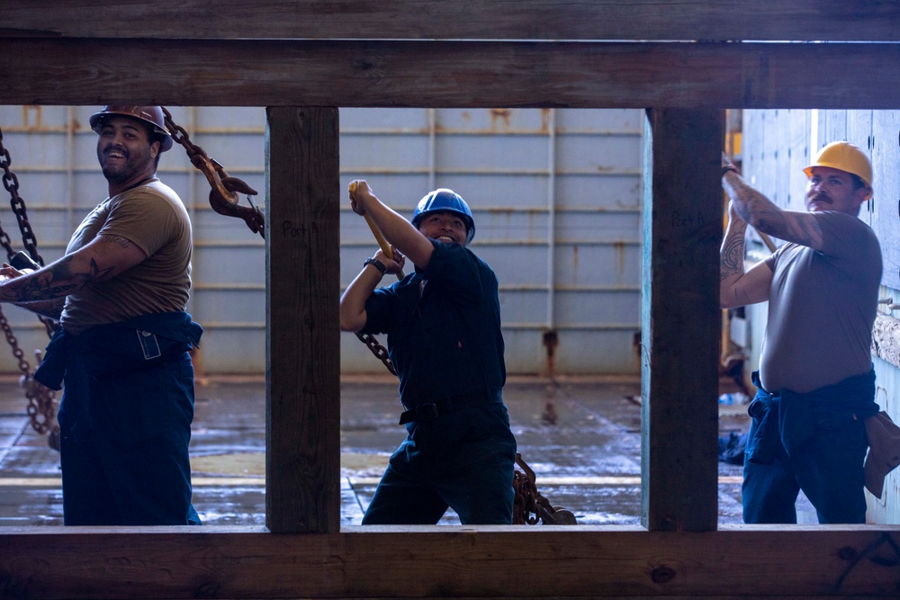 Gunston Hall Sailors take down shoring