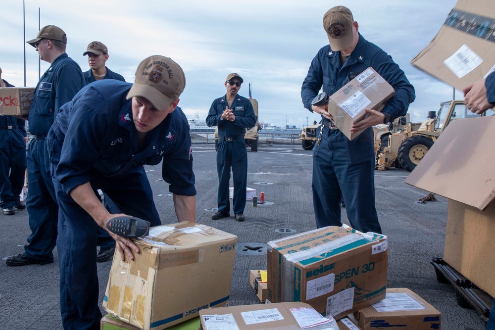 Gunston Hall Sailors Conducts Mail Call