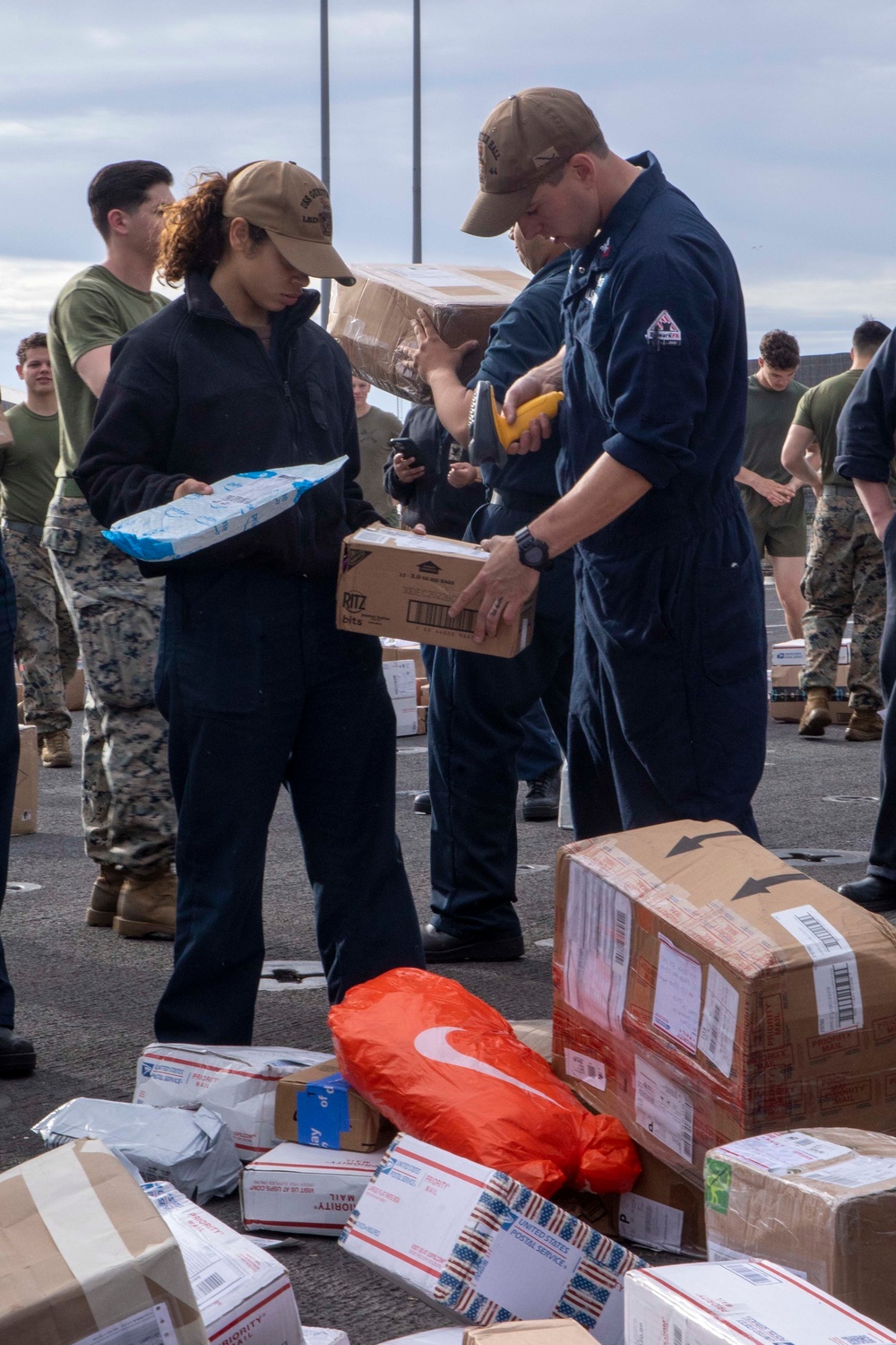 Gunston Hall Sailors Conducts Mail Call