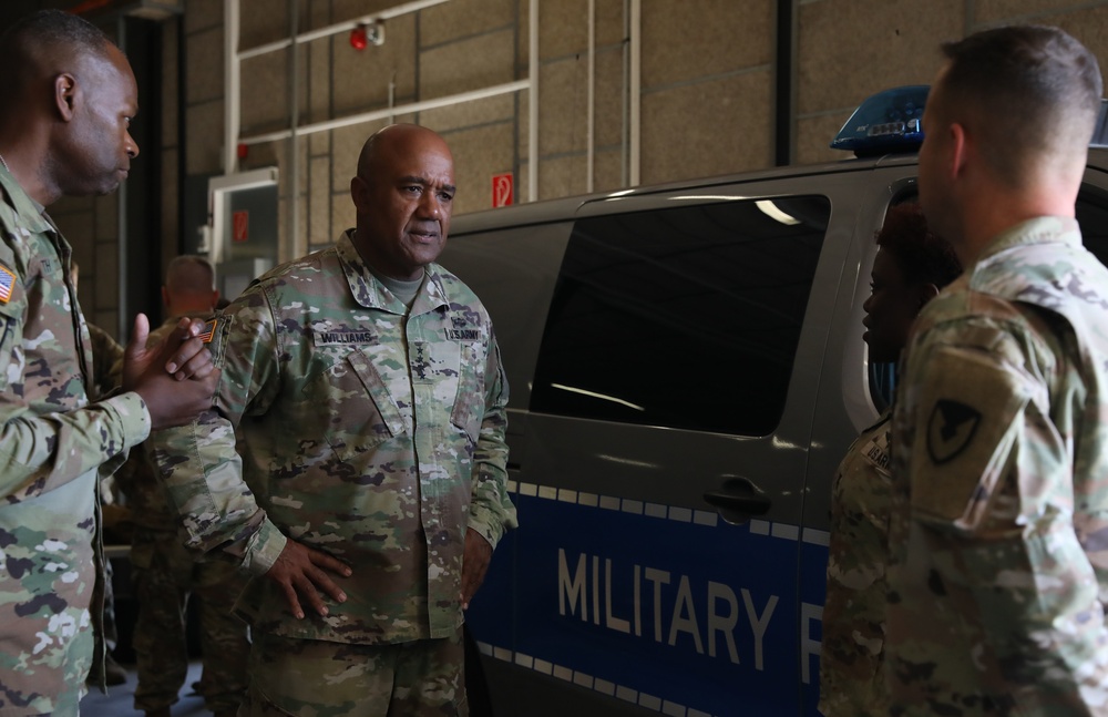 U.S. Army Gen. Darryl A. Williams meets with Soldiers