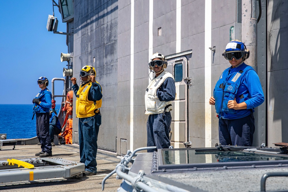 USS Chancellorsville Conducts Flight Ops