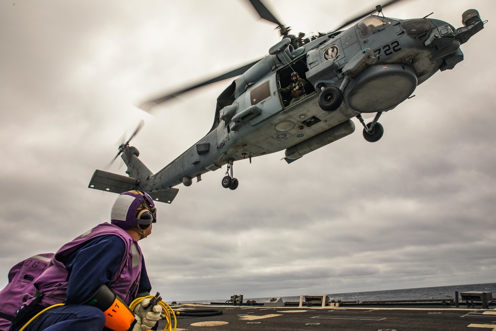 USS Paul Ignatius (DDG 117) Conducts Helicopter In-Flight Refueling