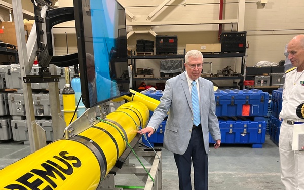 Italy Visits Naval Oceanography