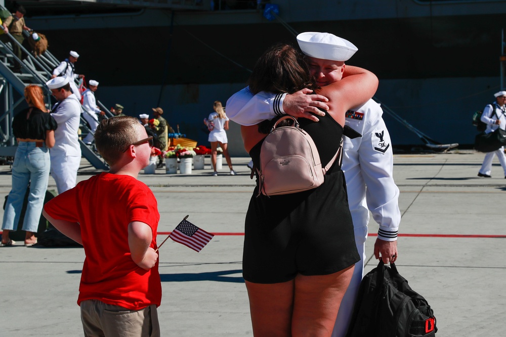 Abraham Lincoln returns to homeport