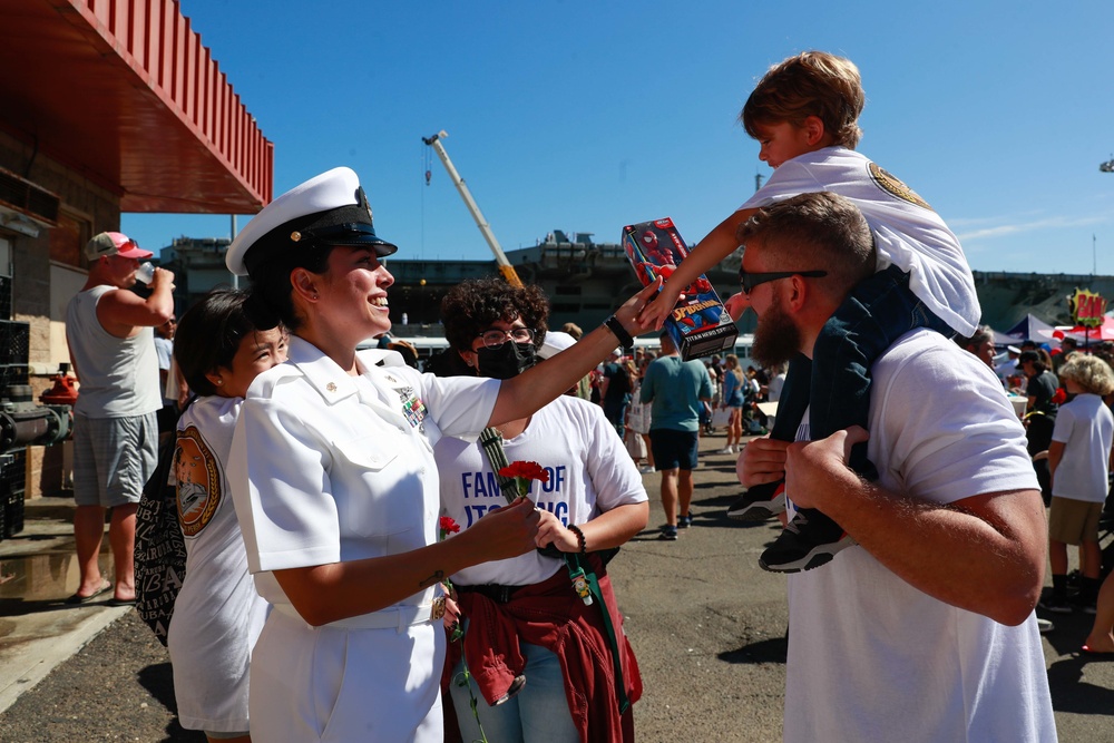 Abraham Lincoln returns to homeport