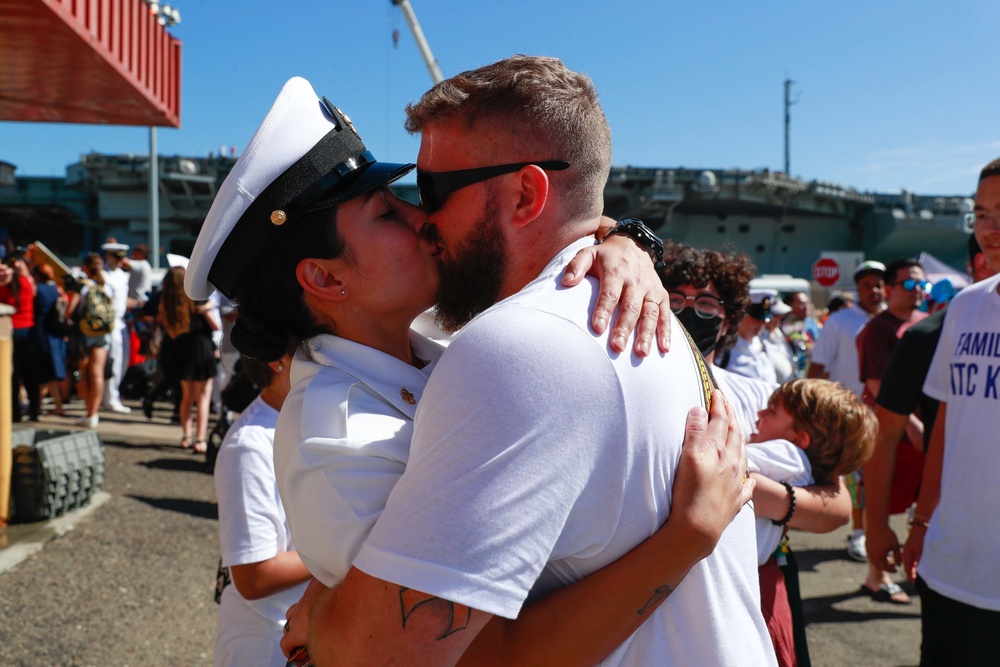 Abraham Lincoln returns to homeport