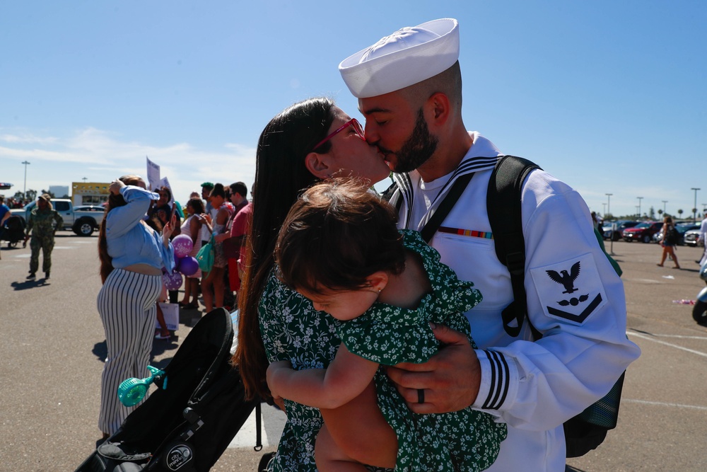 Abraham Lincoln returns to homeport