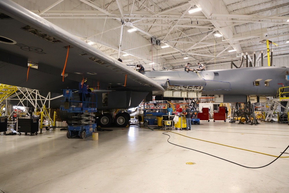 B-1 program depot maintenance at Tinker Air Force Base