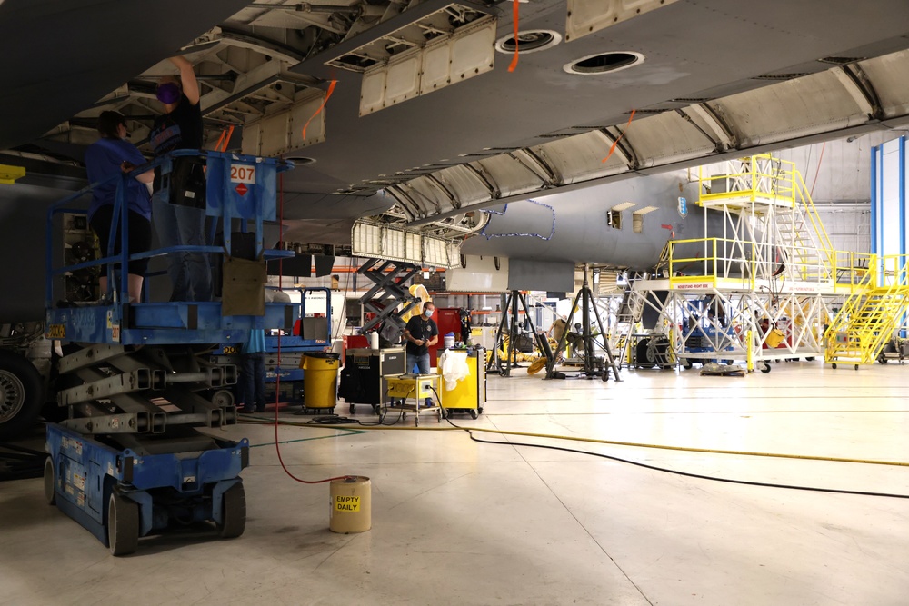 B-1 program depot maintenance at Tinker Air Force Base