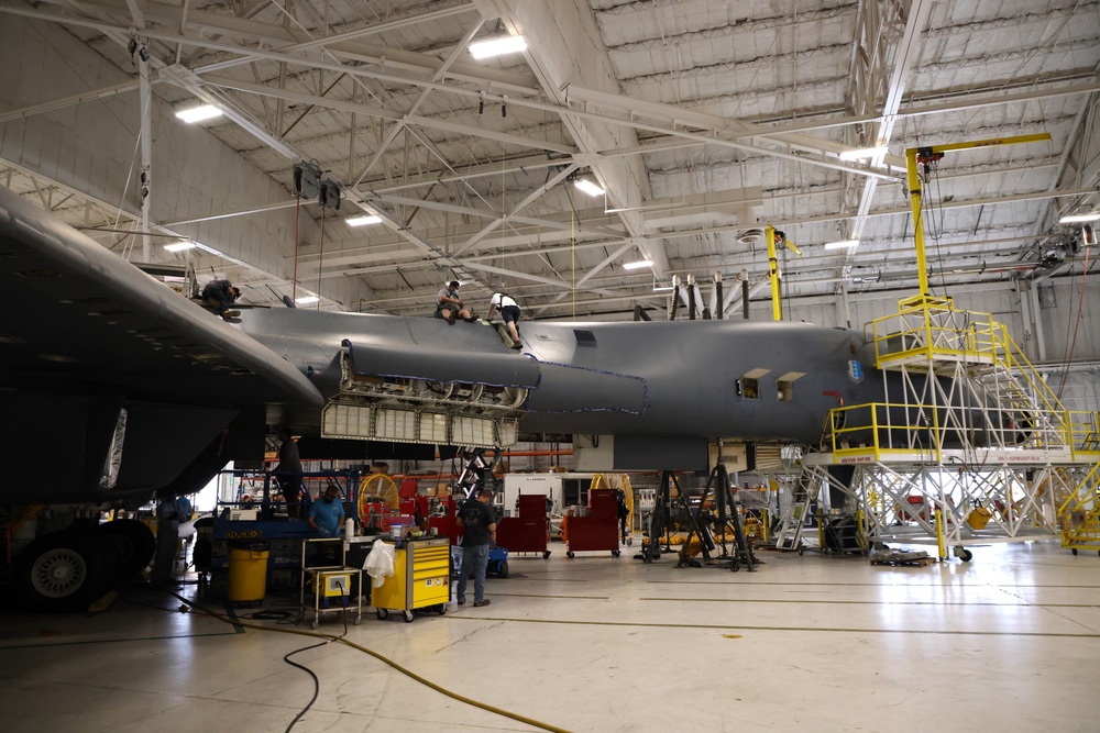 B-1 program depot maintenance at Tinker Air Force Base