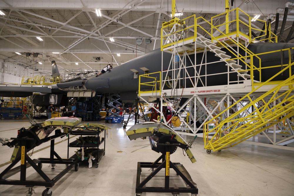 B-1 program depot maintenance at Tinker Air Force Base