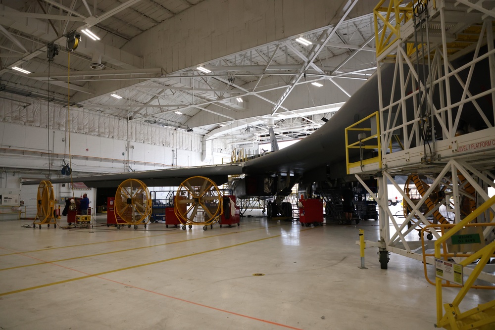 B-1 program depot maintenance at Tinker Air Force Base