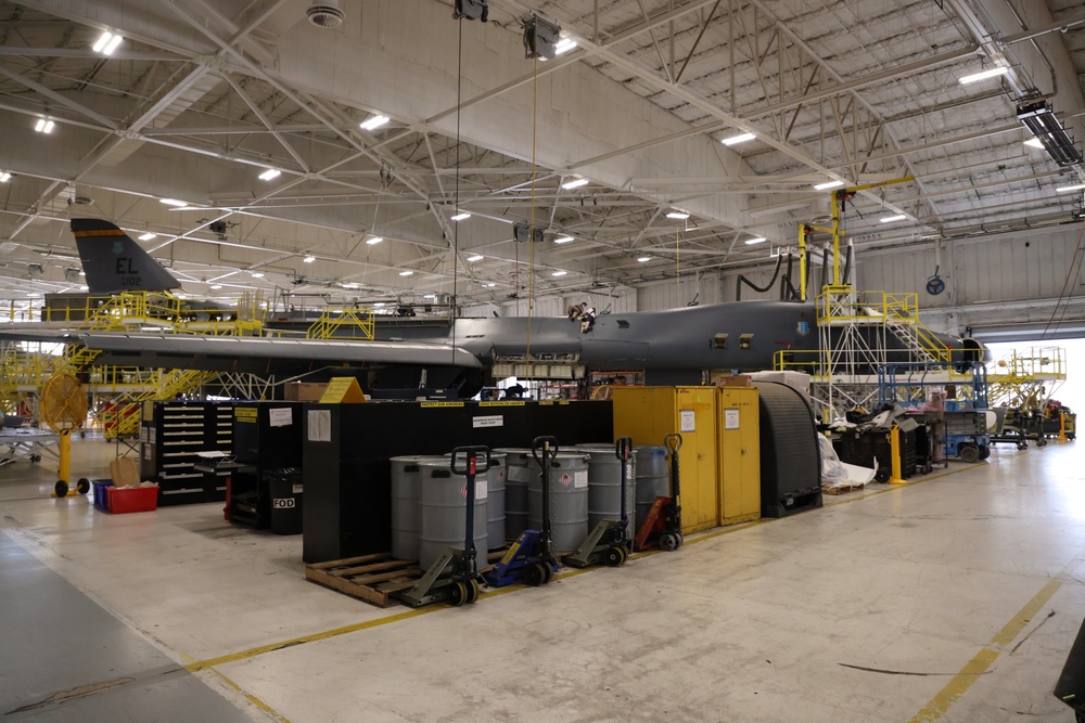 B-1 program depot maintenance at Tinker Air Force Base