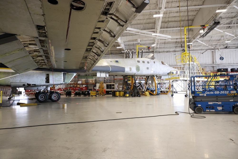 B-1 program depot maintenance at Tinker Air Force Base