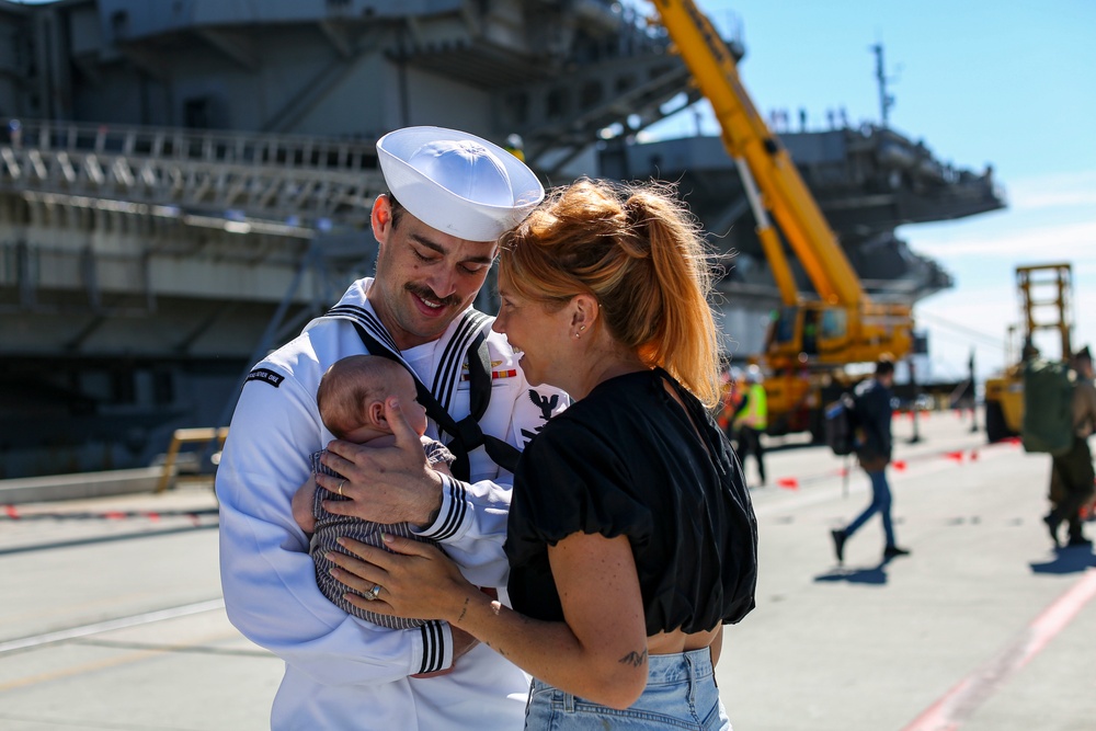 Abraham Lincoln returns to homeport