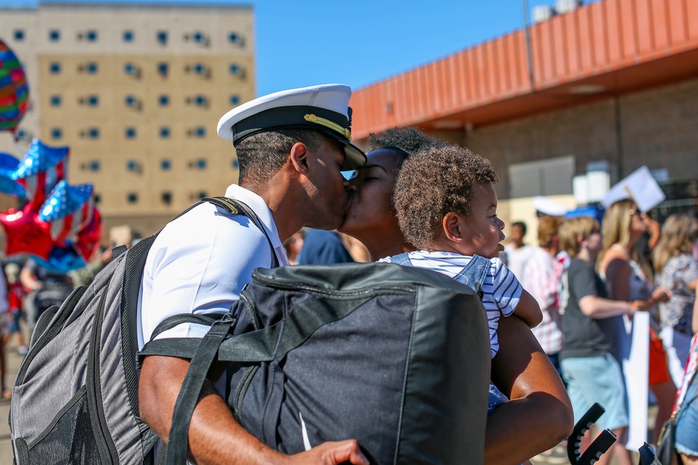 Abraham Lincoln returns to homeport