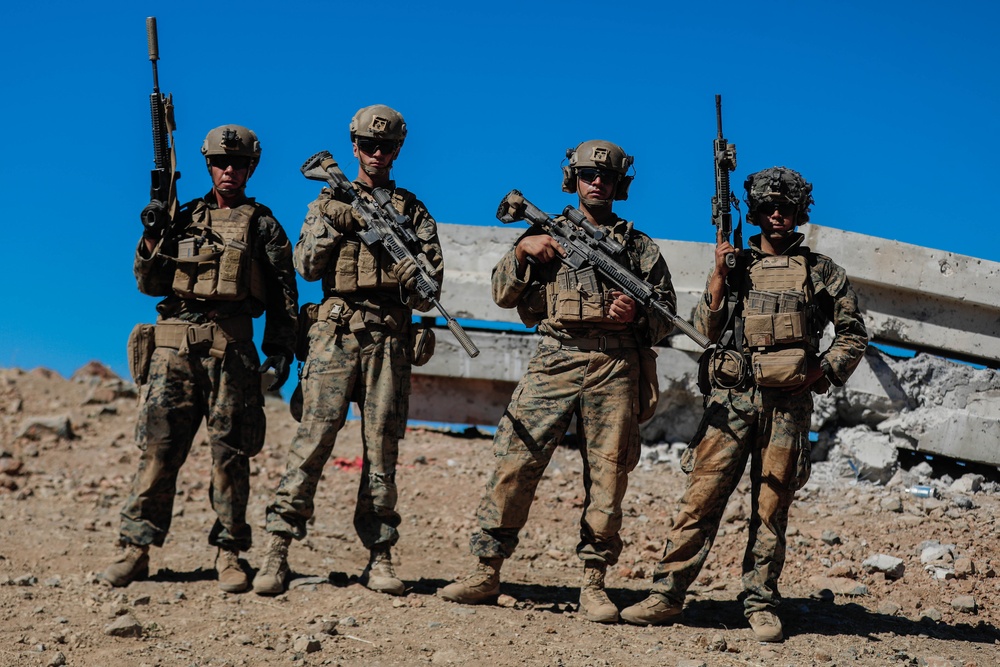 2nd Bn., 1st Marines, runs platoon attacks on Range 800