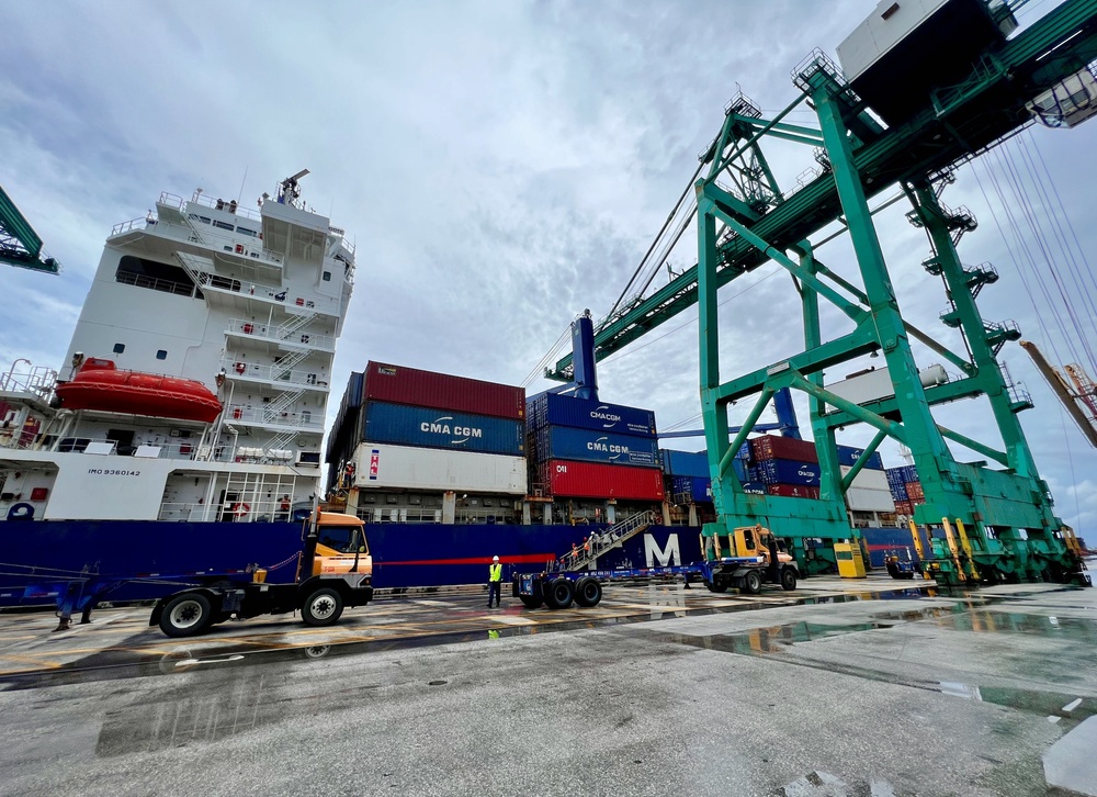 U.S. Coast Guard recognizes CMA CGM mariners for rescue  