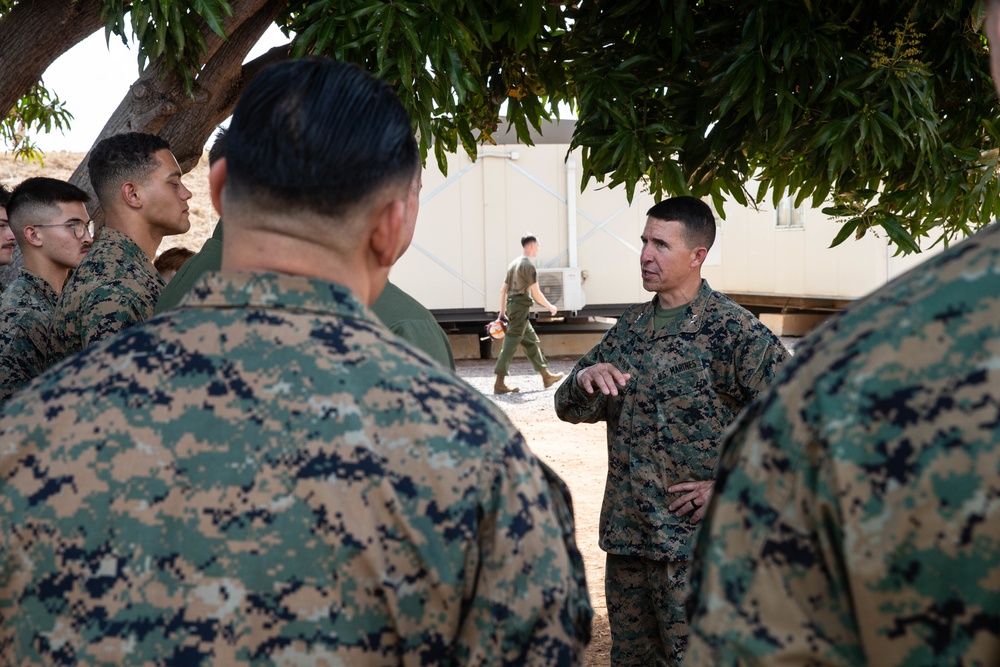 MRF-D 22: 1st MARDIV CG visits Marines and Sailors in Darwin