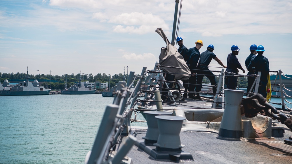 USS Momsen Arrives in Singapore